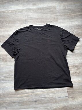 Tommy Hilfiger Like New XXL Black Short Sleeve Crew Neck Tee with Flag Logo